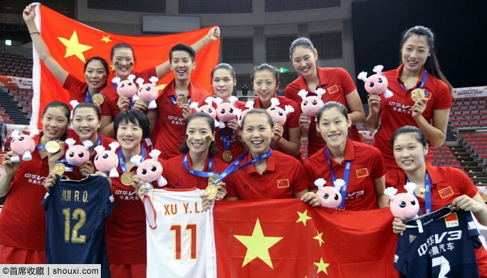 中国女排重夺世界冠军 纪念币经典一幕重现