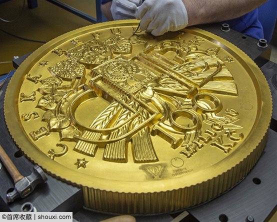 捷克发行100公斤纪念金币 面值1亿克朗(图)